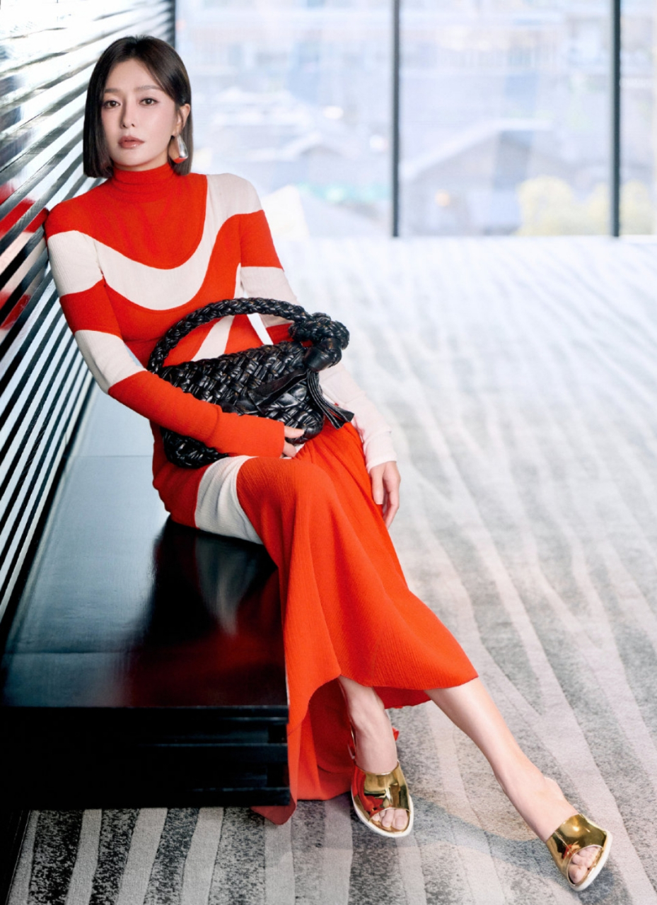 秦岚针织长裙高跟写真,身姿优美气质优雅迷人,太有女人味了!