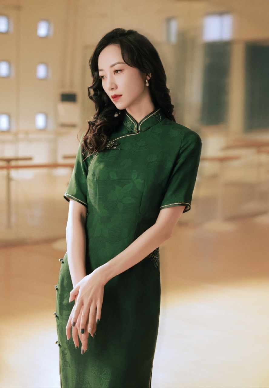 韩雪旗袍写真,身材苗条气质优雅,美爆了!