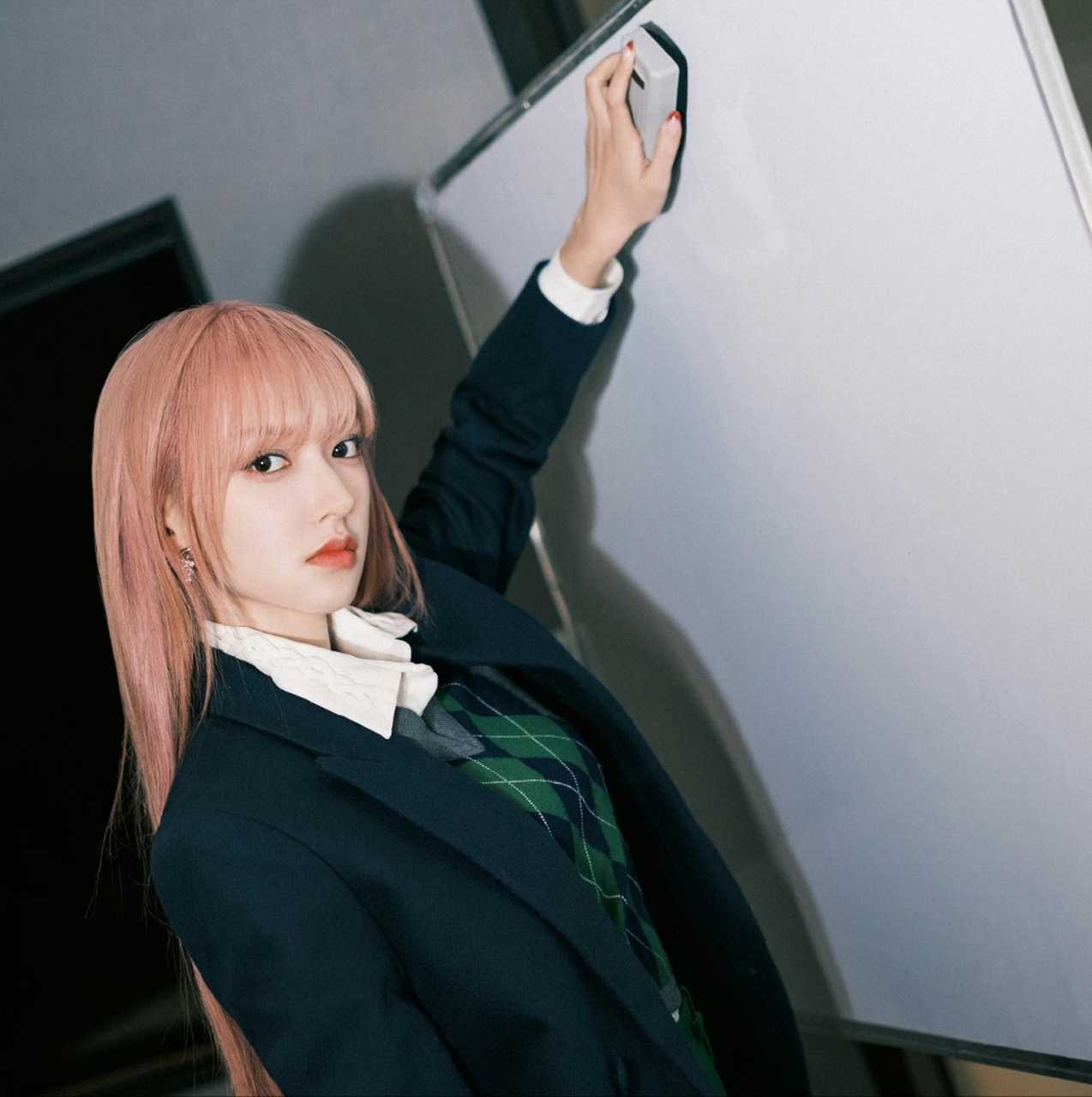 程潇学生风穿搭大赏,光滑美腿与迷人的颜值越看越让人着迷,太美了!