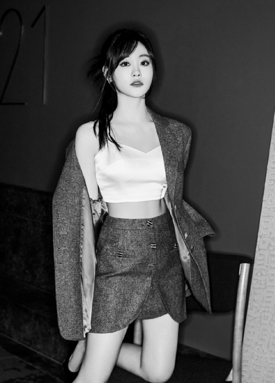 祝绪丹吊带内衣秀,微微隆起的事业线看的人头晕眼花,太诱人了!