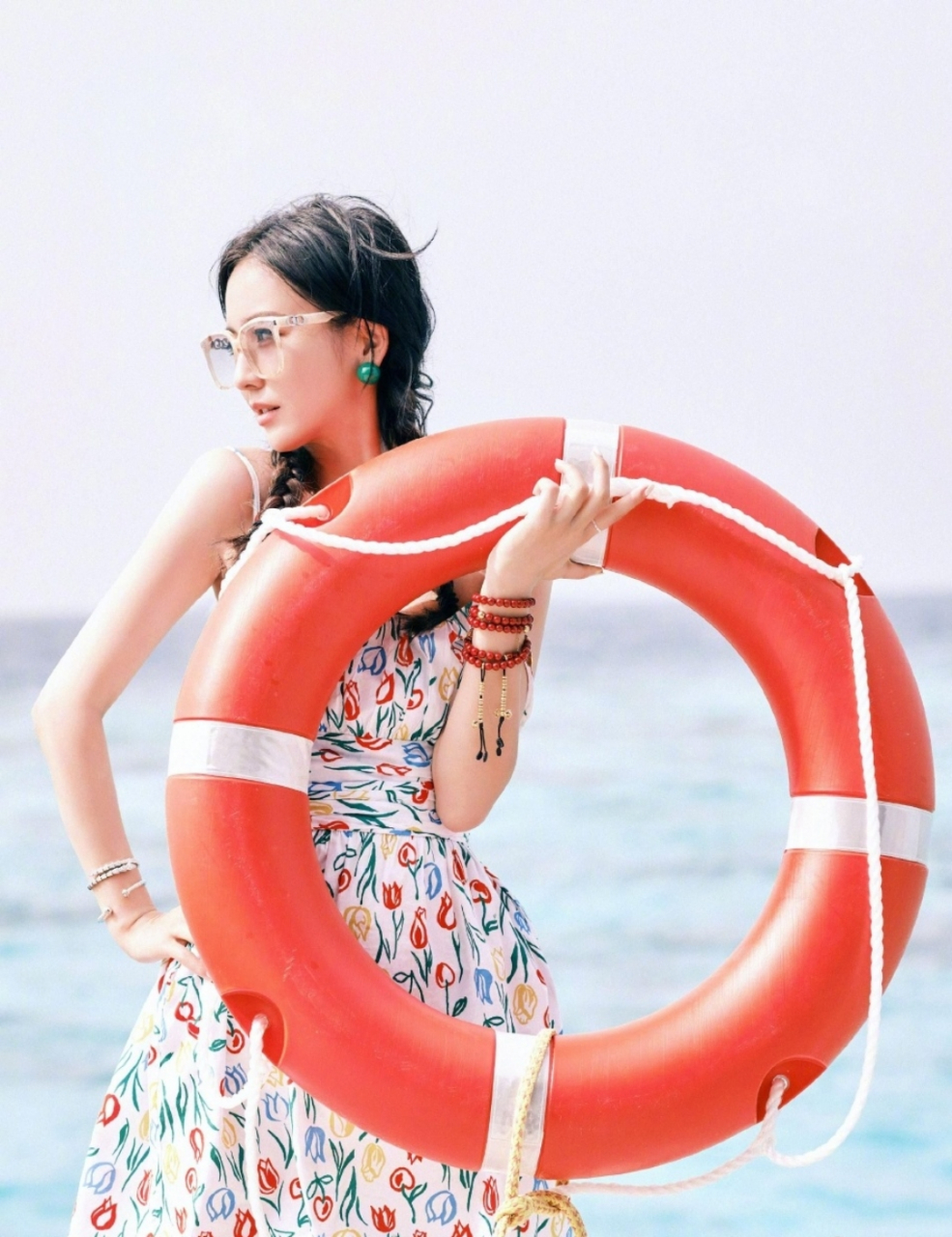 佟丽娅双马尾碎花裙写真,青春靓丽俏皮可爱,美的不可方物!