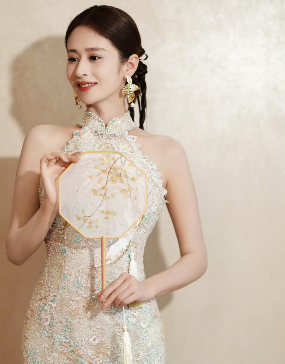 颖儿露肩旗袍写真,高贵优雅彰显东方女性魅力,美爆了!