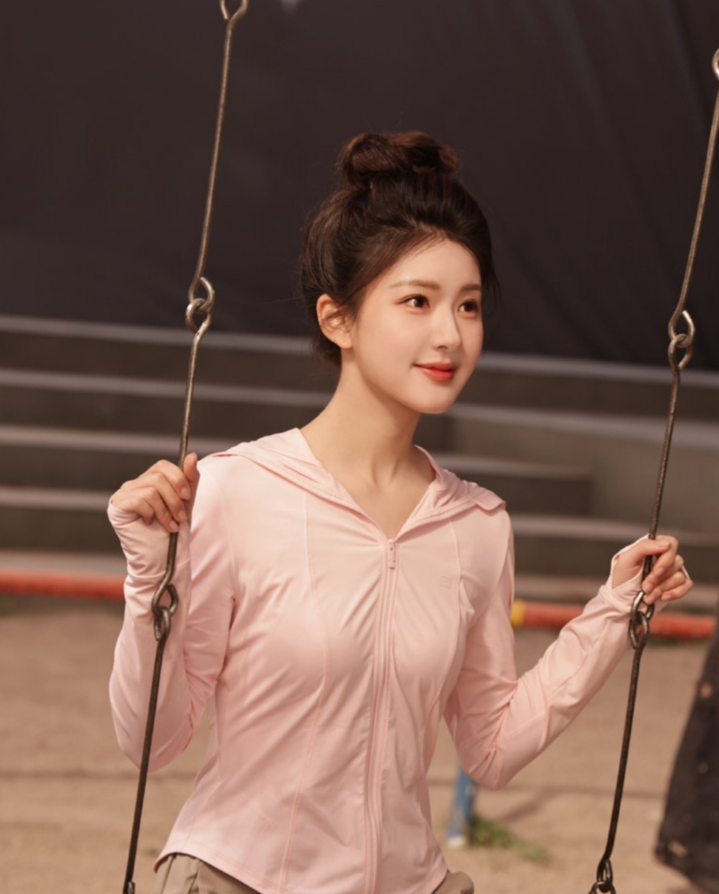 赵露思丸子头运动衣好美呀,甜美可爱让人心动不已!#春日热点挑战赛