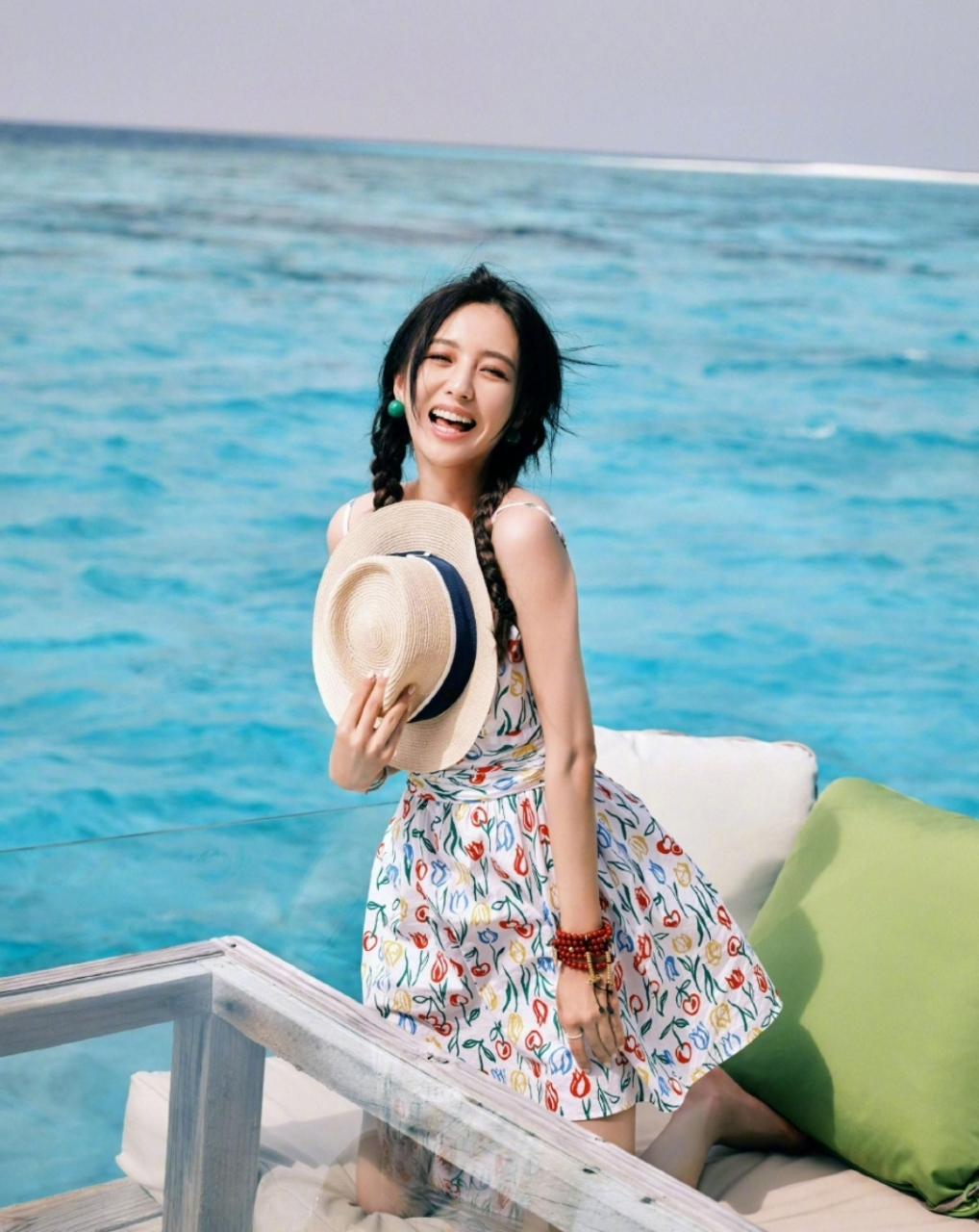 佟丽娅双马尾碎花裙写真,青春靓丽俏皮可爱,美的不可方物!