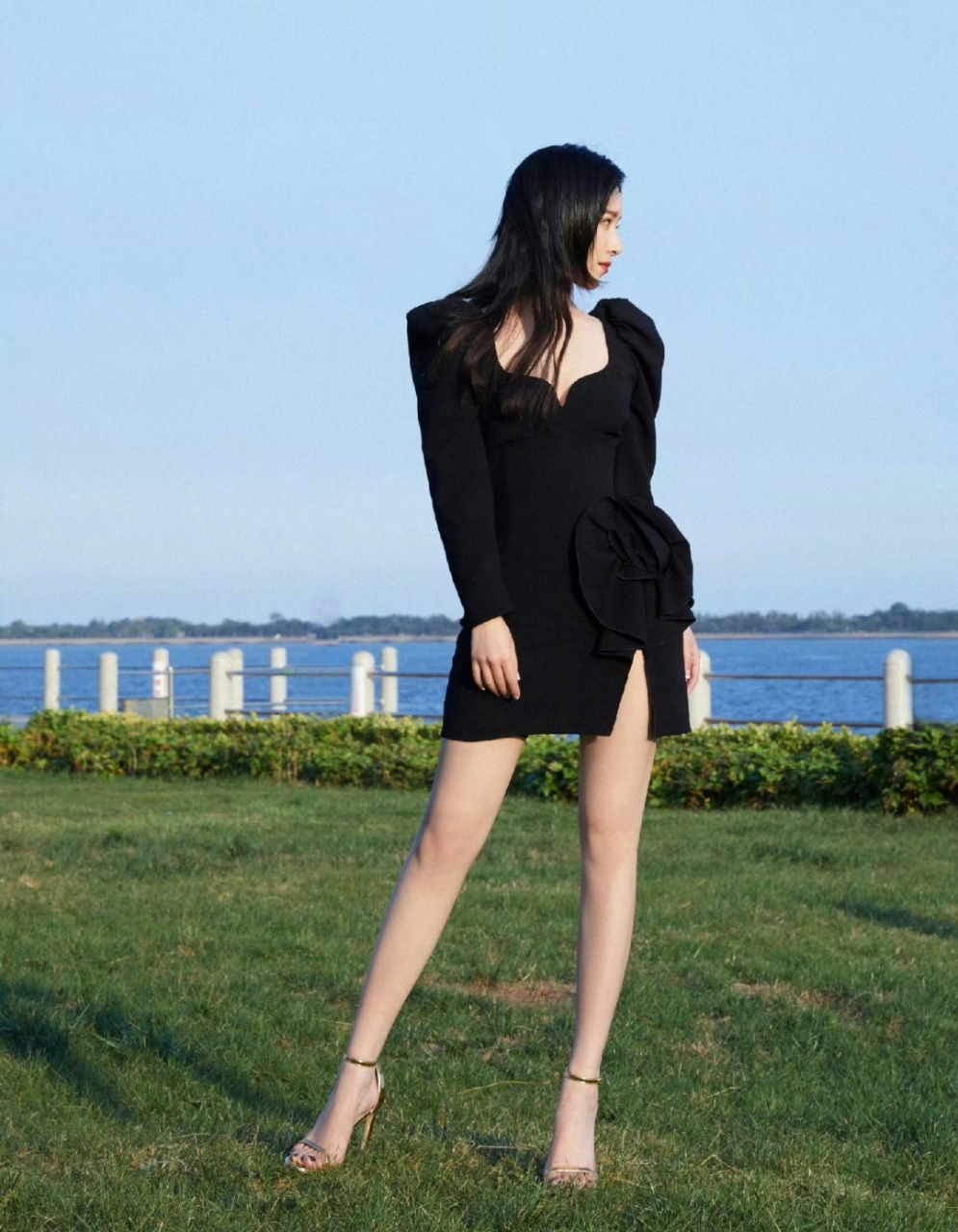 阚清子大长腿配这迷离的眼神,谁看谁深陷其中!