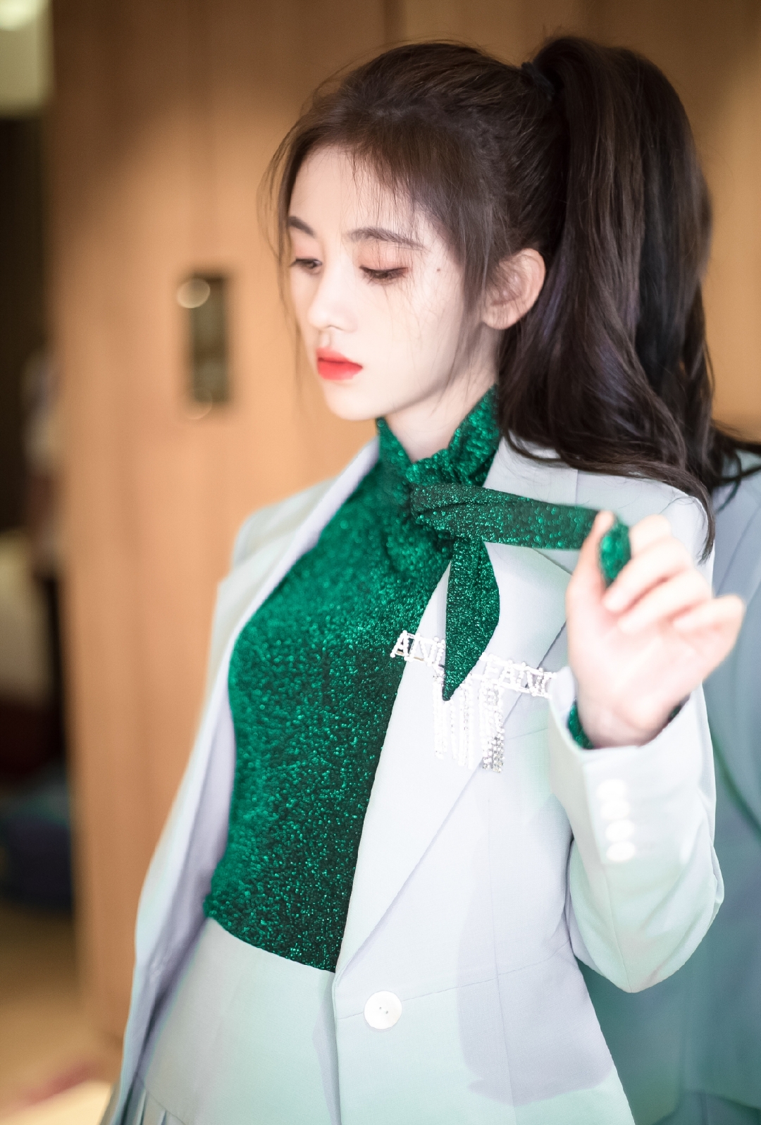 鞠婧祎西装美照大赏,这绝美的颜值让人沉醉,美的不可方物!
