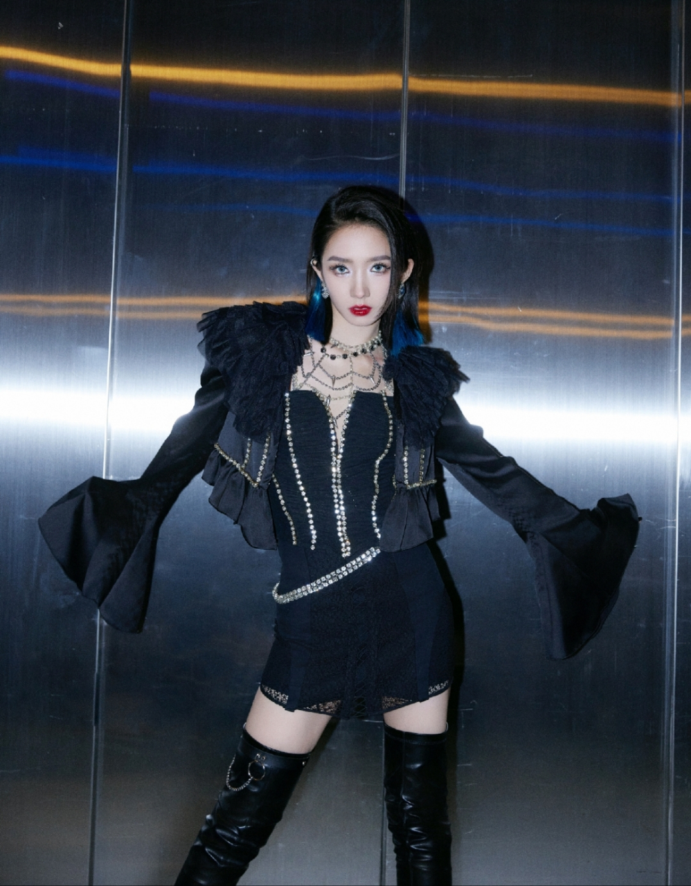 孟美岐超长靴舞台美照,又飒腿又长,好一个气质女神!#2024我想说