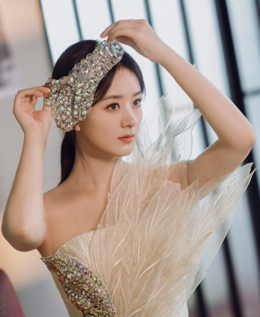 赵丽颖金色礼服大赏,优雅高贵让人望而止步,妥妥的一位魅力女神!