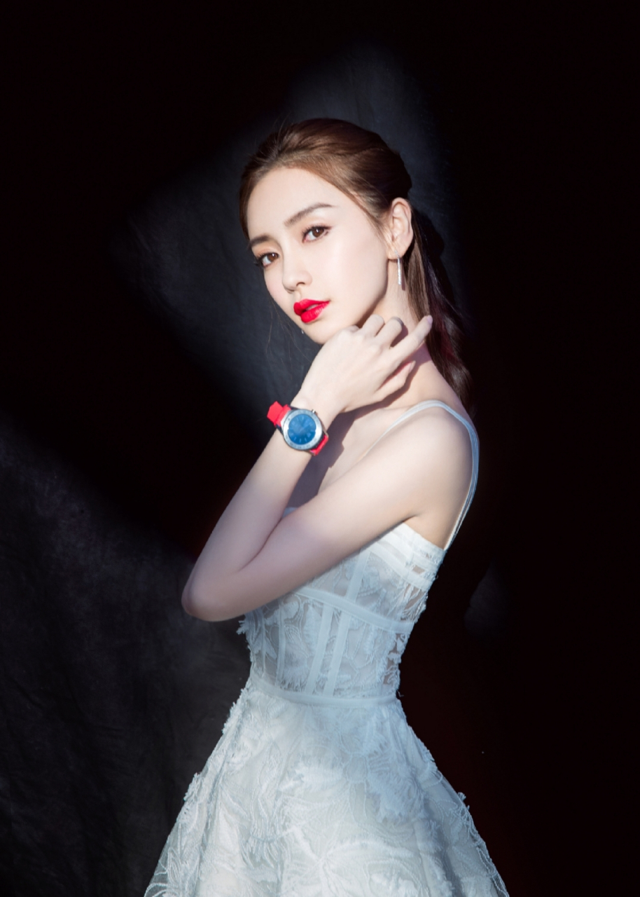 杨颖性感红唇美照,在妩媚妖娆这一方面anglebaby有点无解呀!
