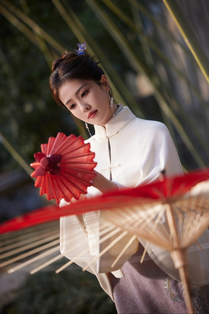 白鹿旗袍美照大放送,这身段配上唯美的气质,简直是美若天仙!