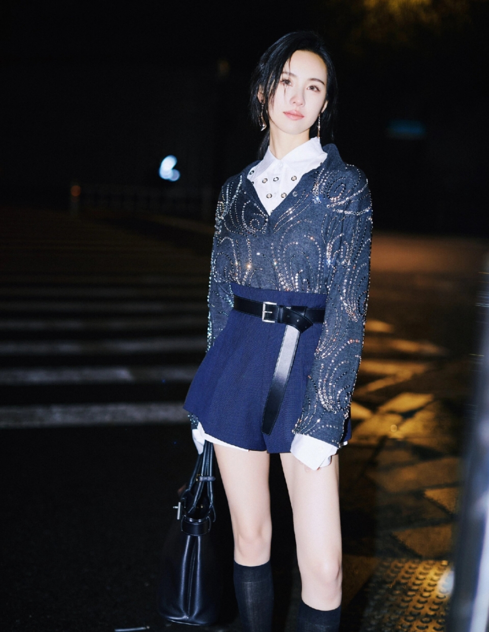 陈都灵短裙丝袜穿搭美照,绝美御姐风让人心动不已,你爱了吗?