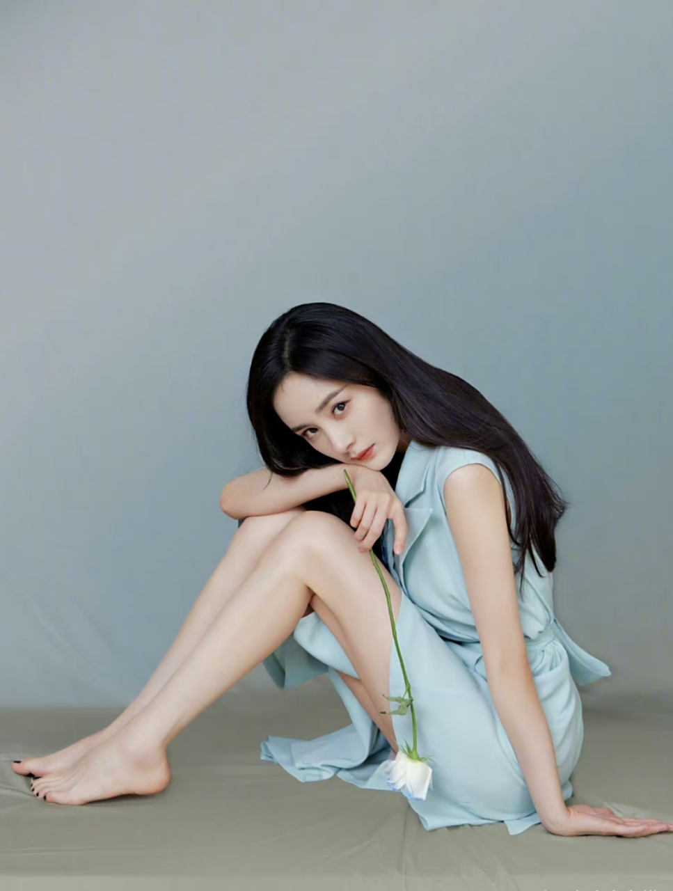 杨幂玉足大赏,这小脚丫受观众喜爱程度能排进娱乐圈前三!