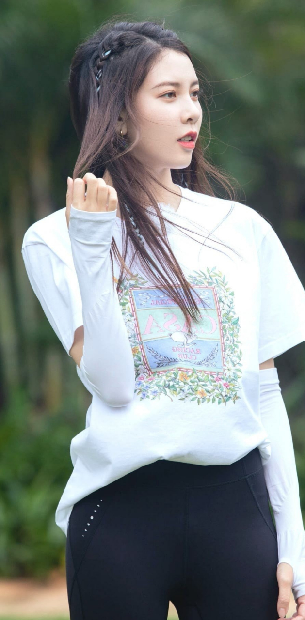 宋妍霏紧身裤合集,臀部圆润肥美真是太顶了,让人热血沸腾!