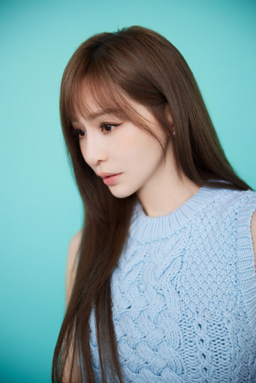 王心凌蓝色长裙写真,嫩不嫩观众们说的算!