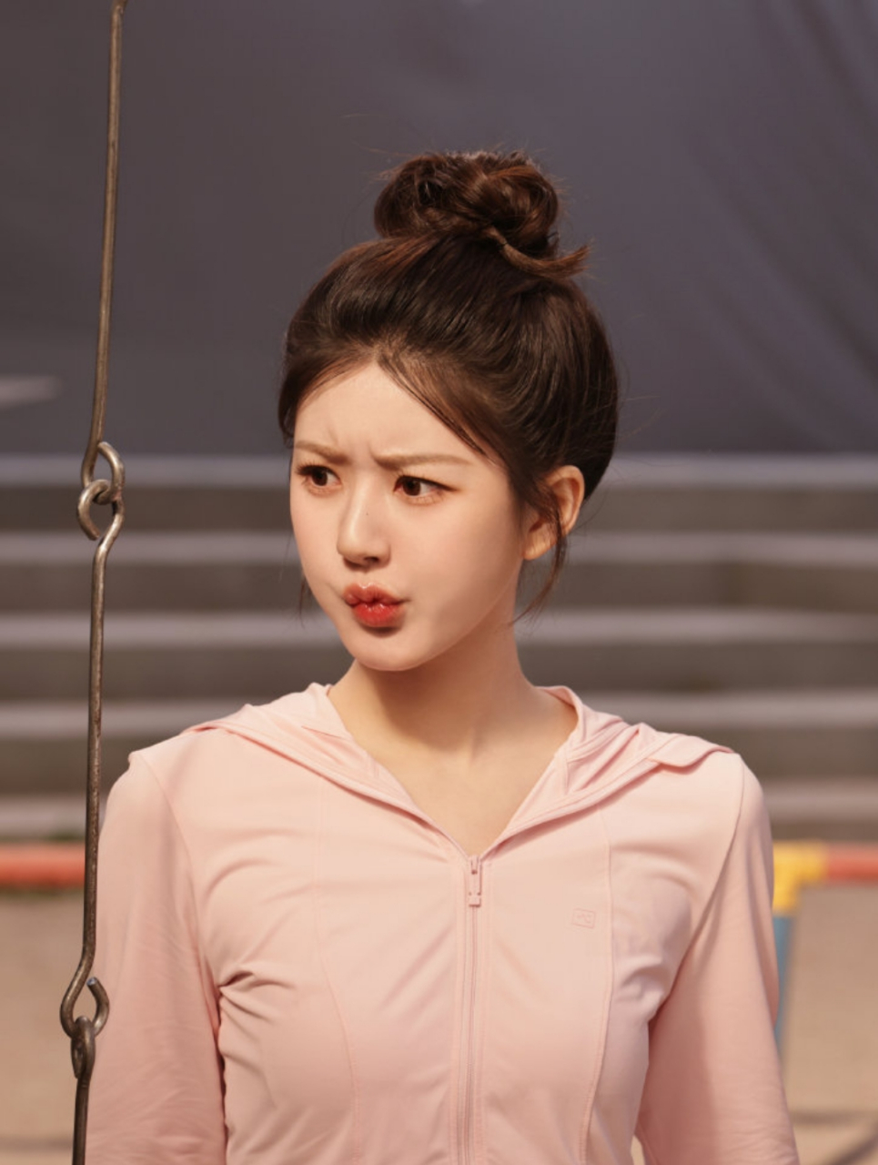 赵露思丸子头运动衣好美呀,甜美可爱让人心动不已!#春日热点挑战赛