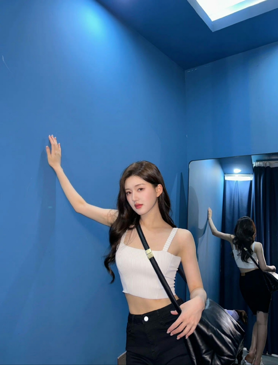 赵露思吊带内衣美照,甜美笑容超有感染力!#2024我想说