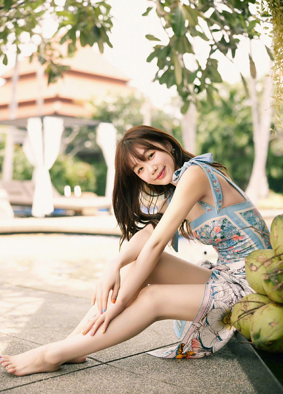 徐梦洁美腿美脚写真,性感度满级,谁会不爱呢?