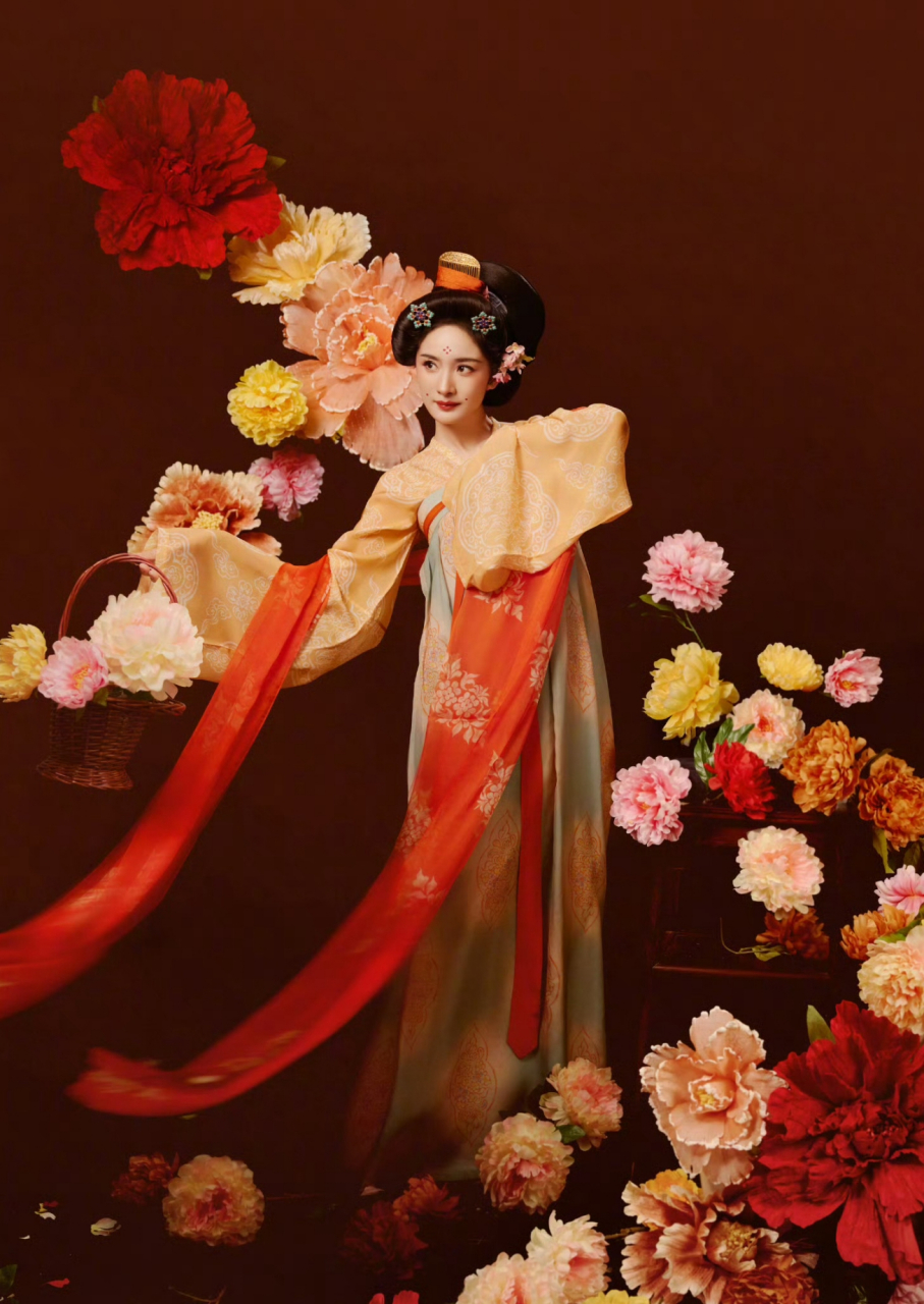 杨幂这是穿的日本和服吗?妆扮好像日本女人啊!