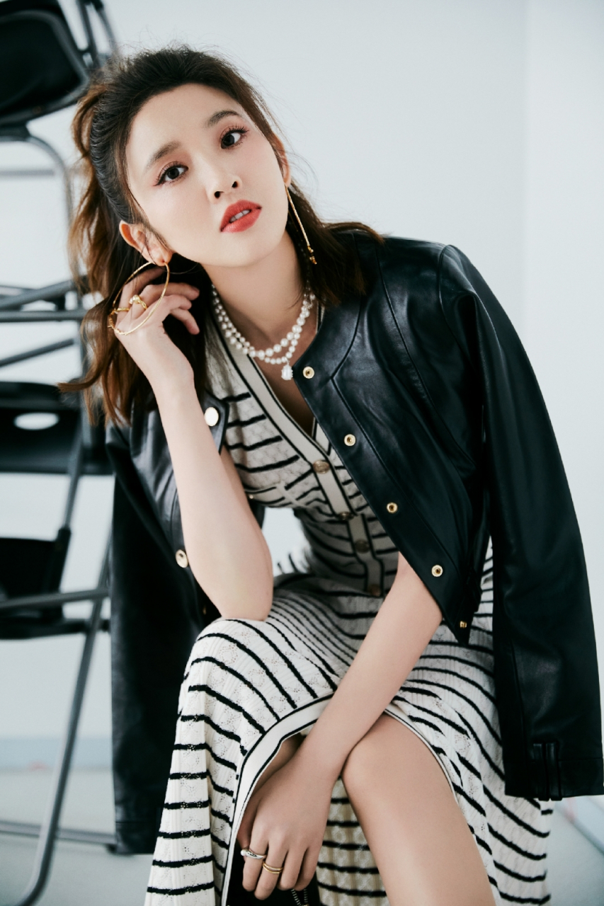 唐艺昕开叉长裙好美呀,大长腿配绝美颜值迷人至极!