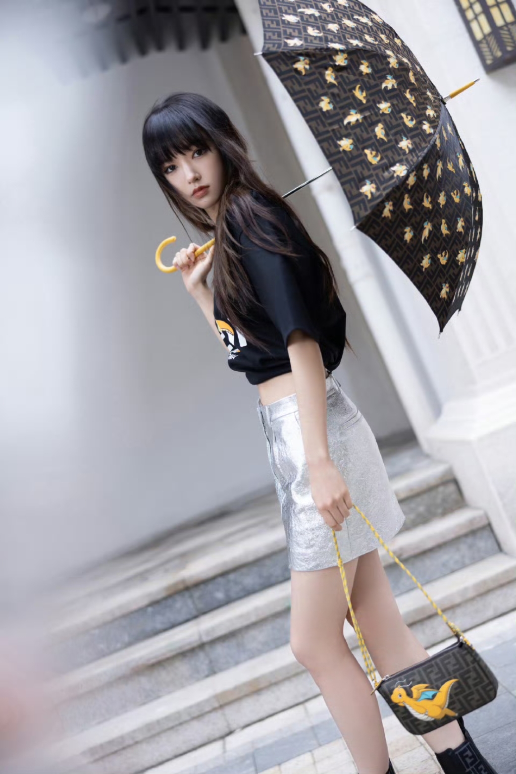 程潇白色短裙秀白皙美腿,怎么感觉程潇瘦了呢?与奶潇的称呼不搭了!