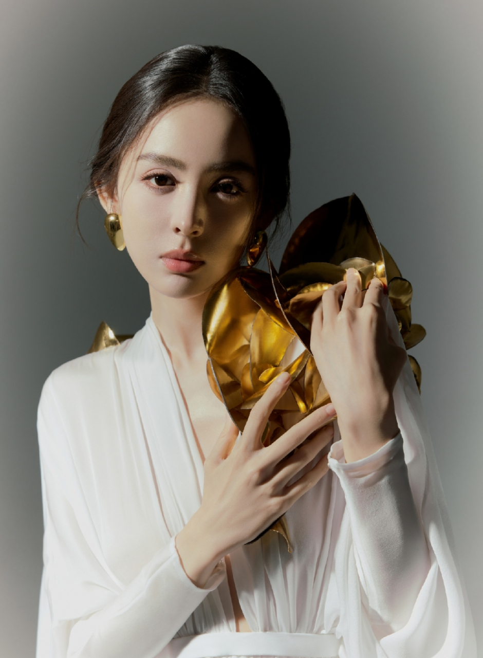 古力娜扎深v睡衣写真,这透明长裙充满了诱惑力,迷人至极!