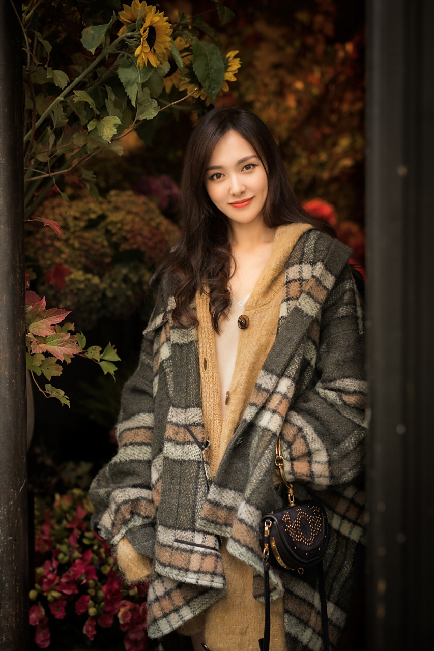 唐嫣美腿秀合集,笔直纤细的大长腿太诱人了,让人欲罢不能呀!