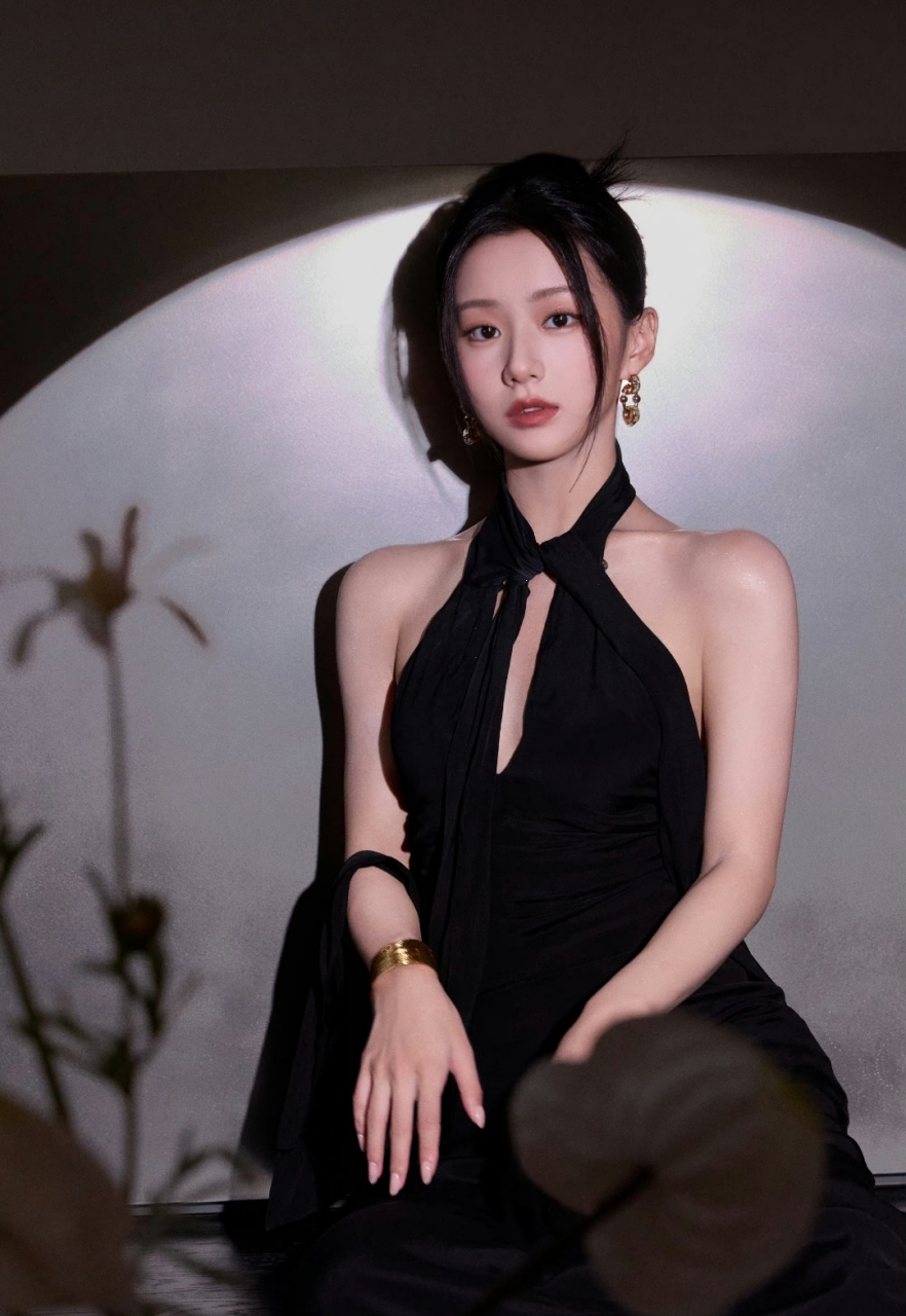 包上恩美颜黑裙写真,高贵优雅魅力十足,美翻了!