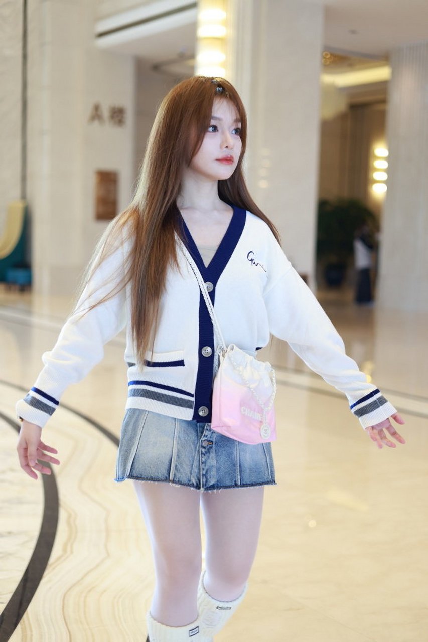 黄霄云这肉丝美腿感觉有点短呀,难道是错觉吗?