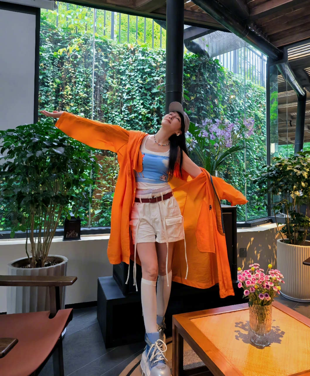 萨顶顶白色长筒袜美图大赏,身材的诱惑力太足了,让人不能自拔!