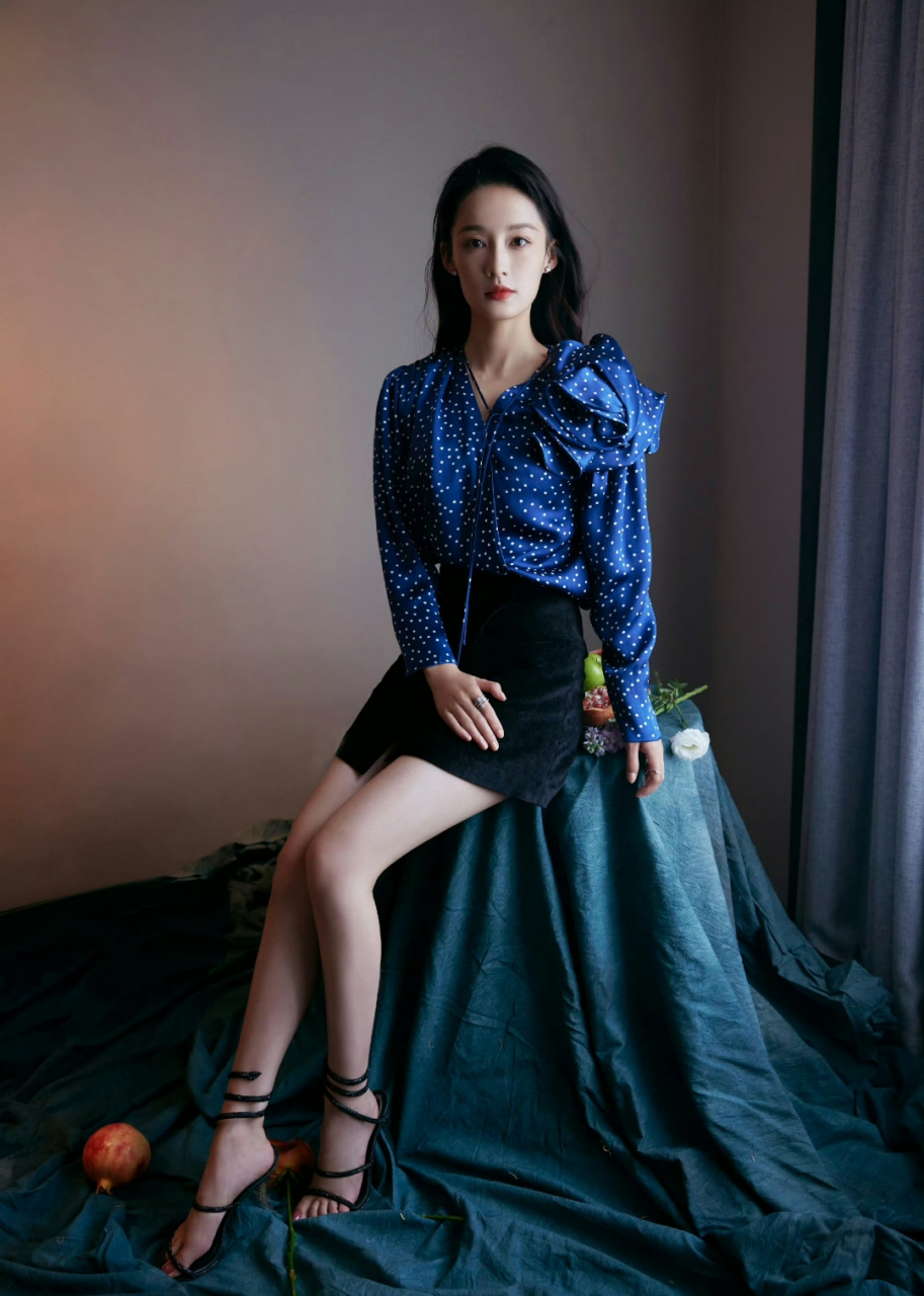 李沁美腿玉足合集,这性感长腿与脚丫绝对让你大饱眼福,美爆了!