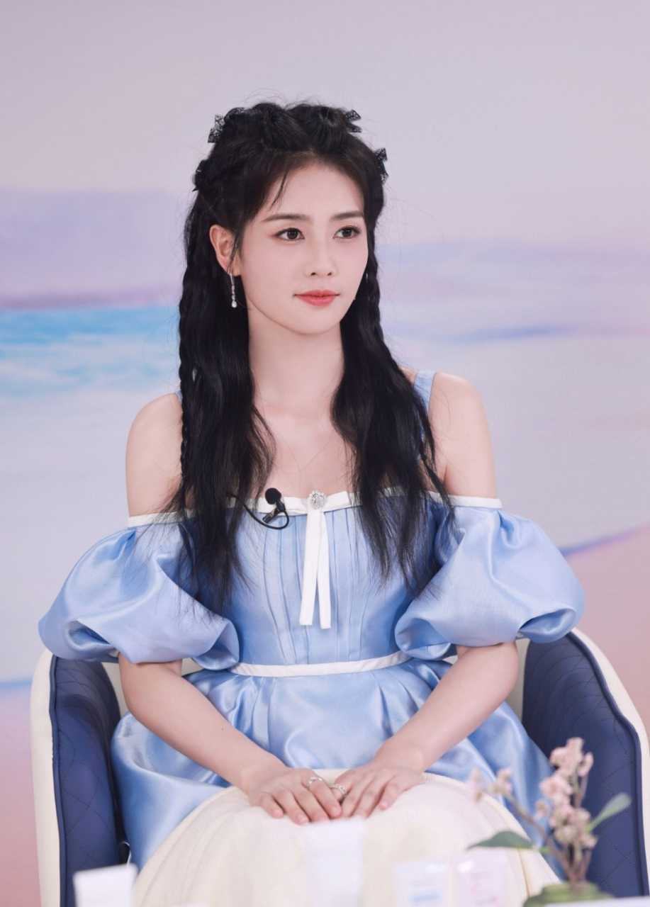 白鹿双马尾太美了,清纯甜美俏皮可爱,迷的人神魂颠倒!