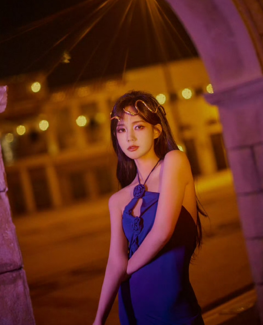 李一桐紫色长裙美照,这赤裸裸的眼神太容易让人误会了!#2024我想说