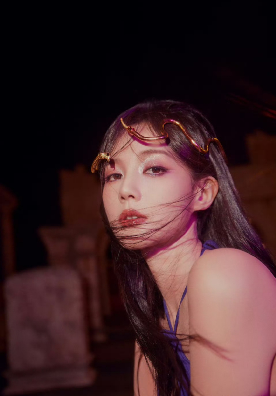 李一桐紫色长裙美照,这赤裸裸的眼神太容易让人误会了!#2024我想说