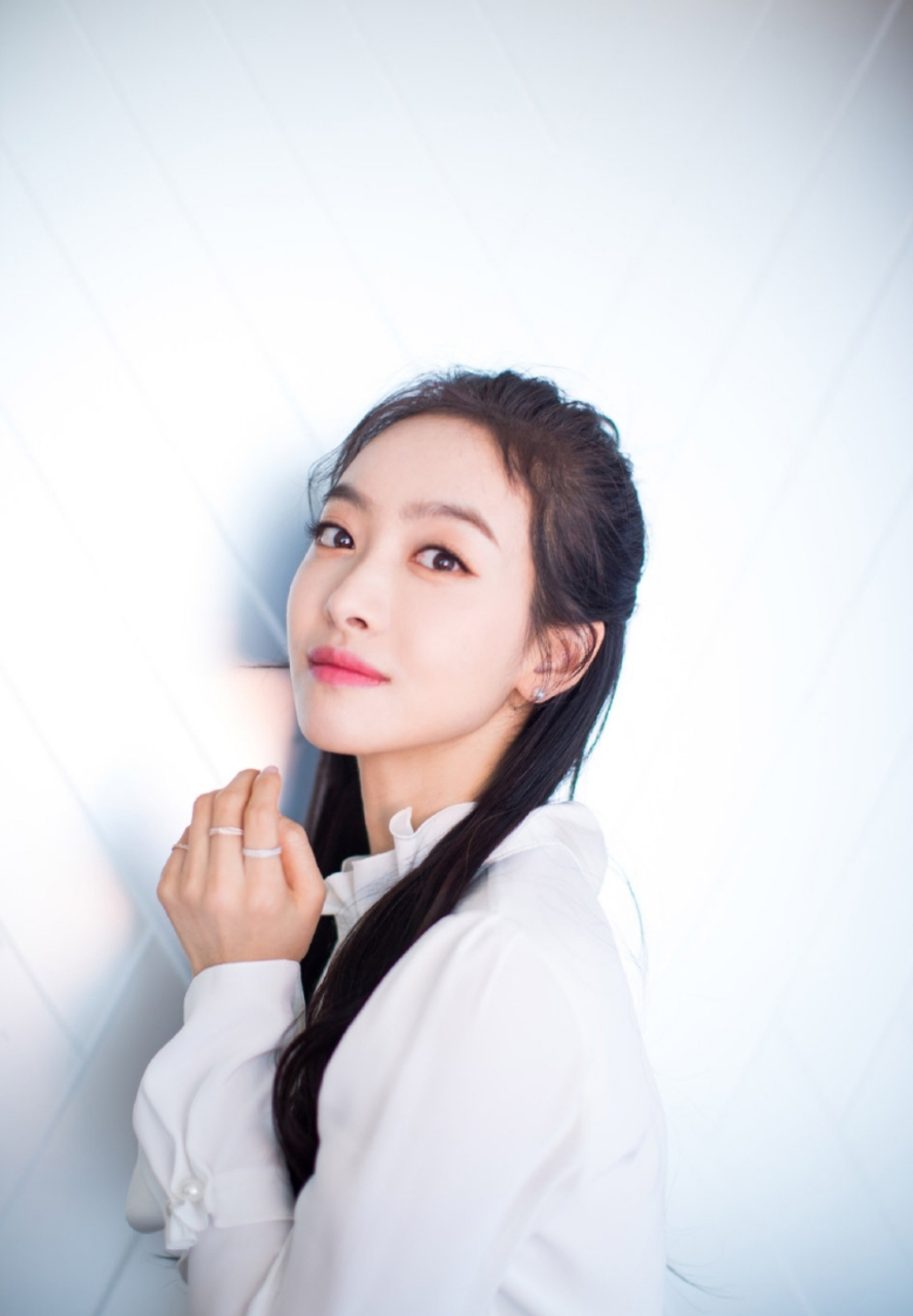 宋茜短发vs马尾辫,小伙伴们更喜欢那种风格?