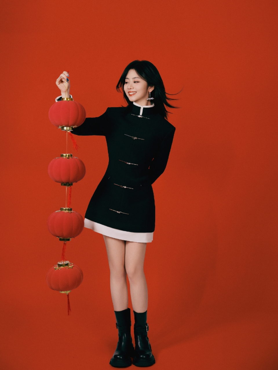 谭松韵修身黑裙写真,性感美腿真迷人,爱了爱了!#2月图文动态激励计划