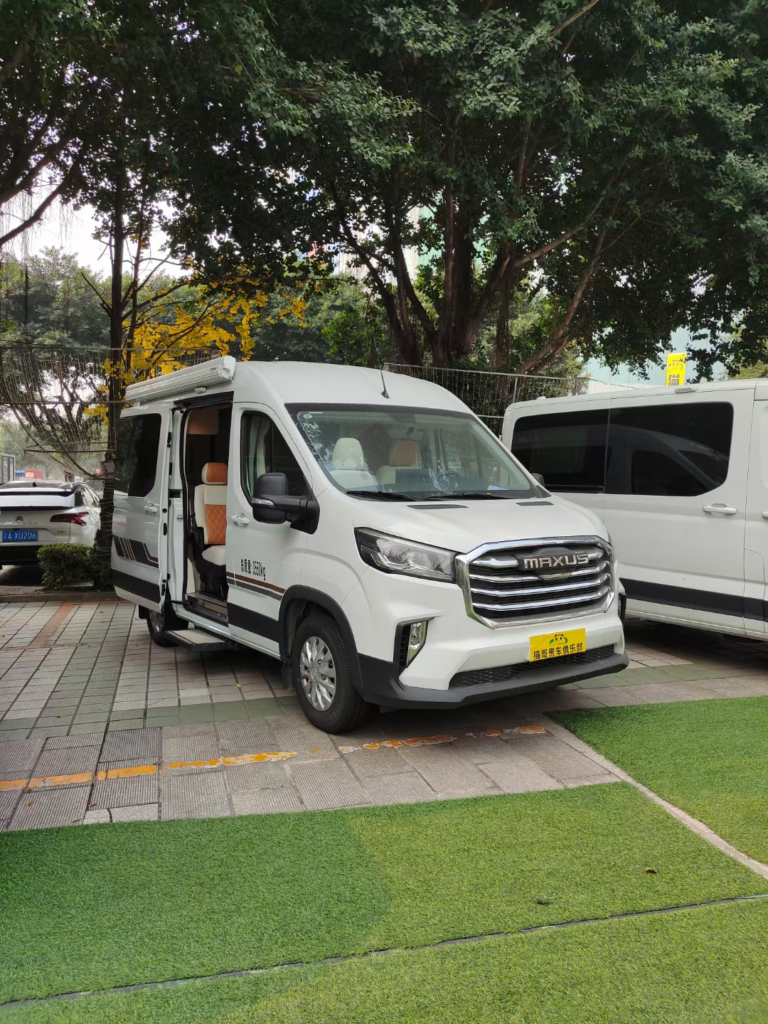 v90短轴高顶,水电齐全,有独立卫生间