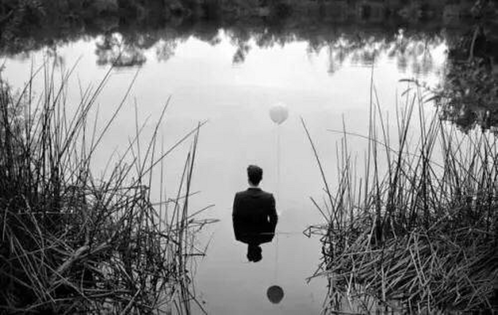 深渊也在凝视你 切记 屠龙的勇士 不要自己变成了恶龙