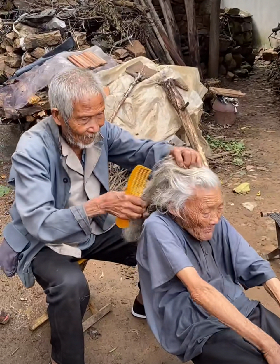 相依相伴的图片老人图片