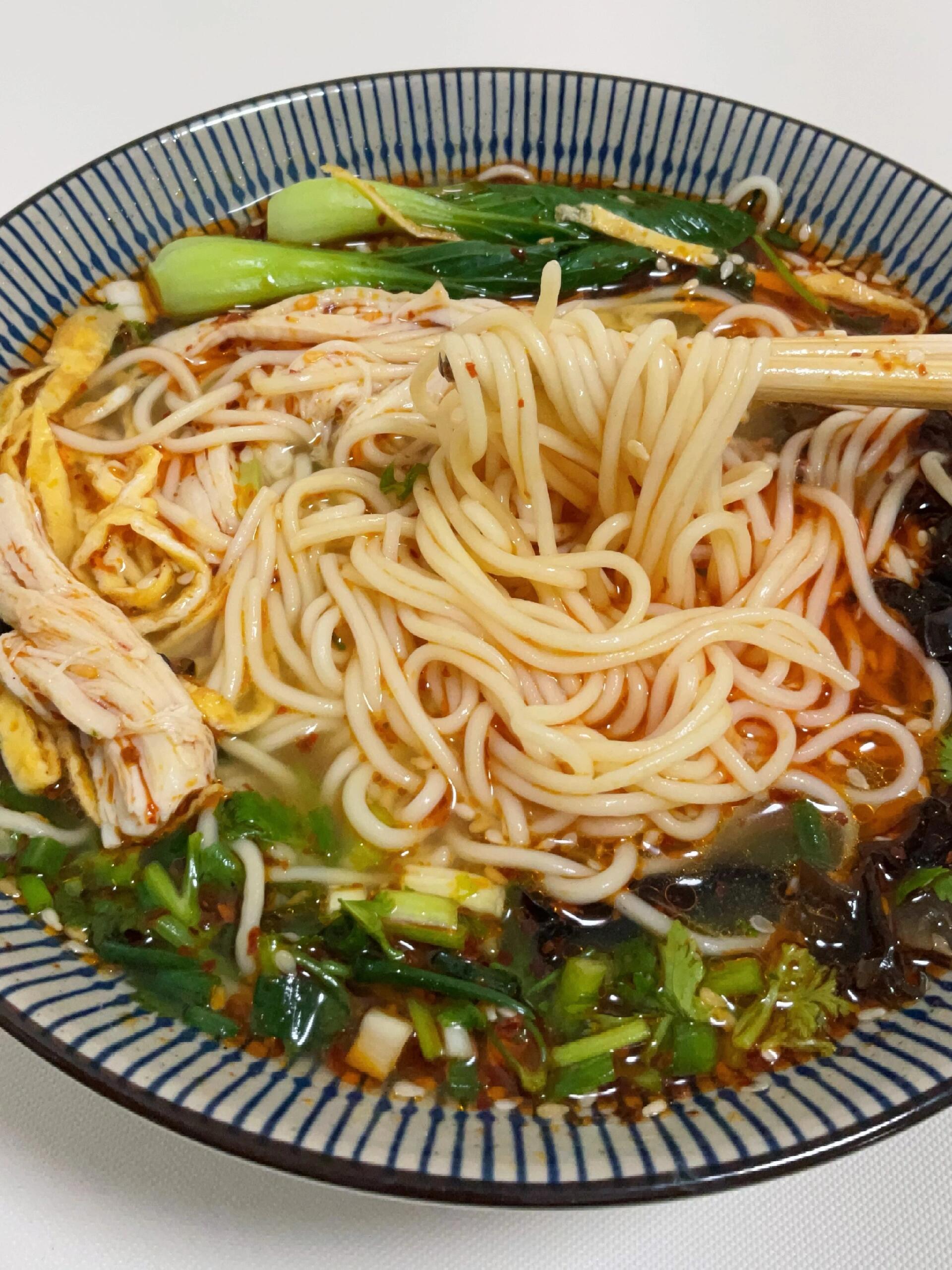 一定要试试这个面条!来自一个大鸡腿的治愈06