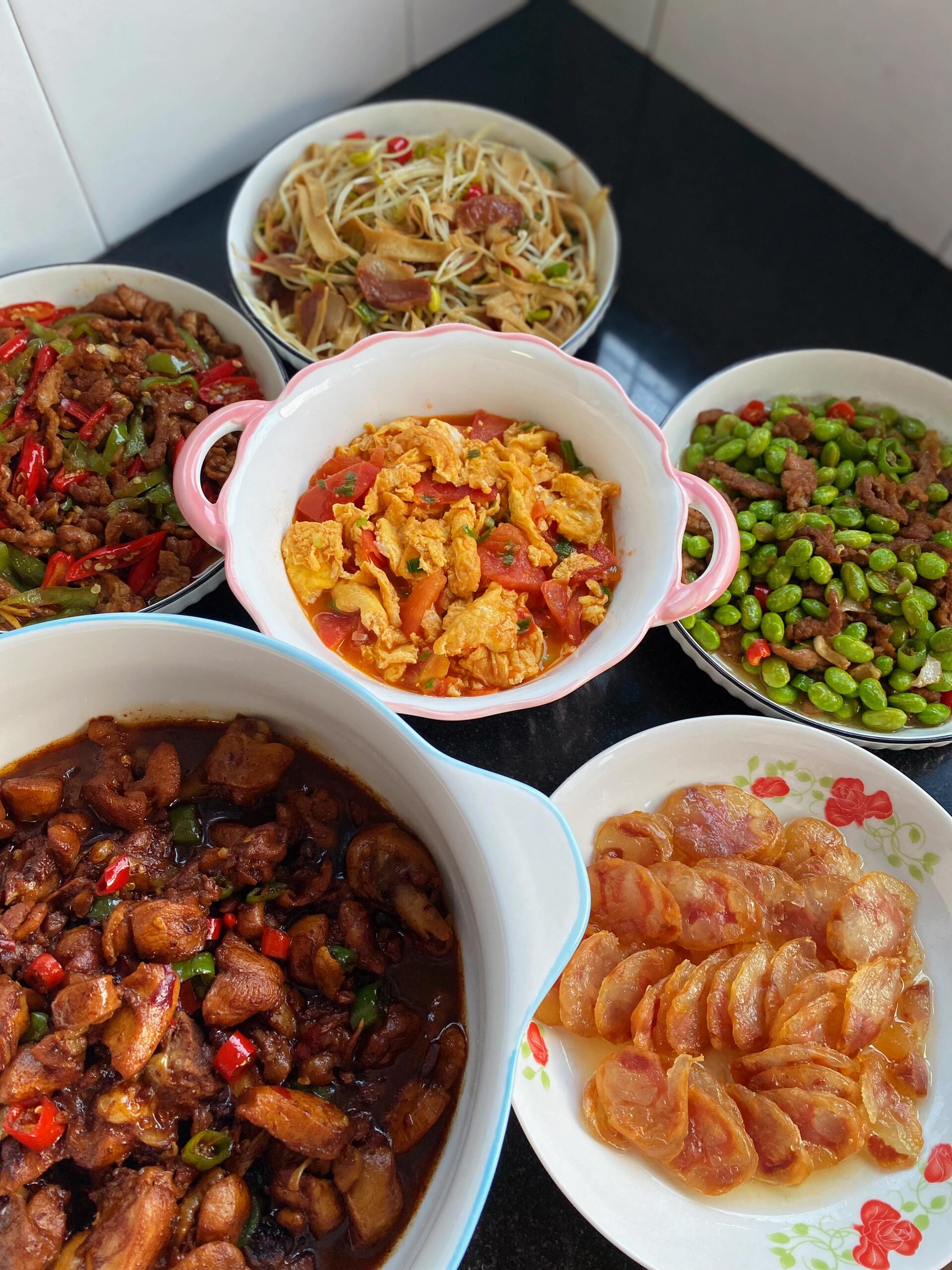 家庭聚餐,吃什么?当然要吃我做的菜啦!自己动手做的一桌美食!