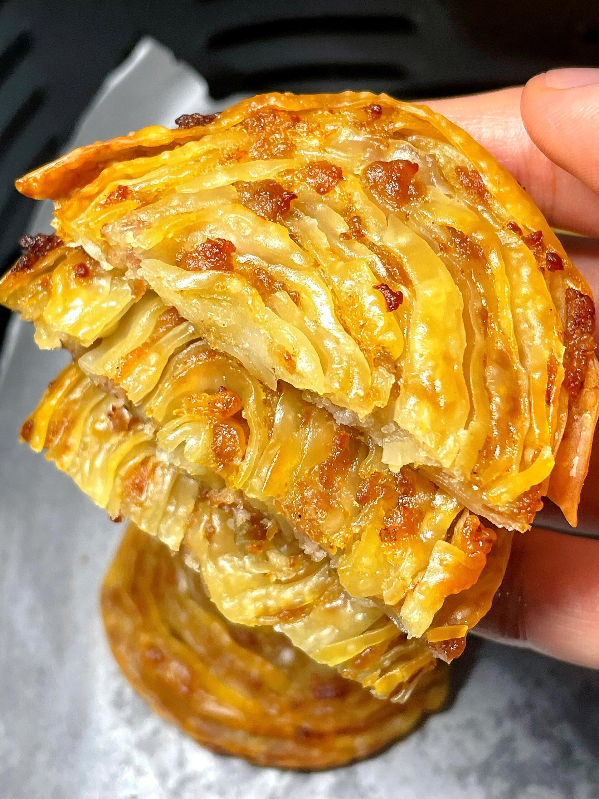 谁发明的,好香呀!饺子皮就可以做的千层肉饼!