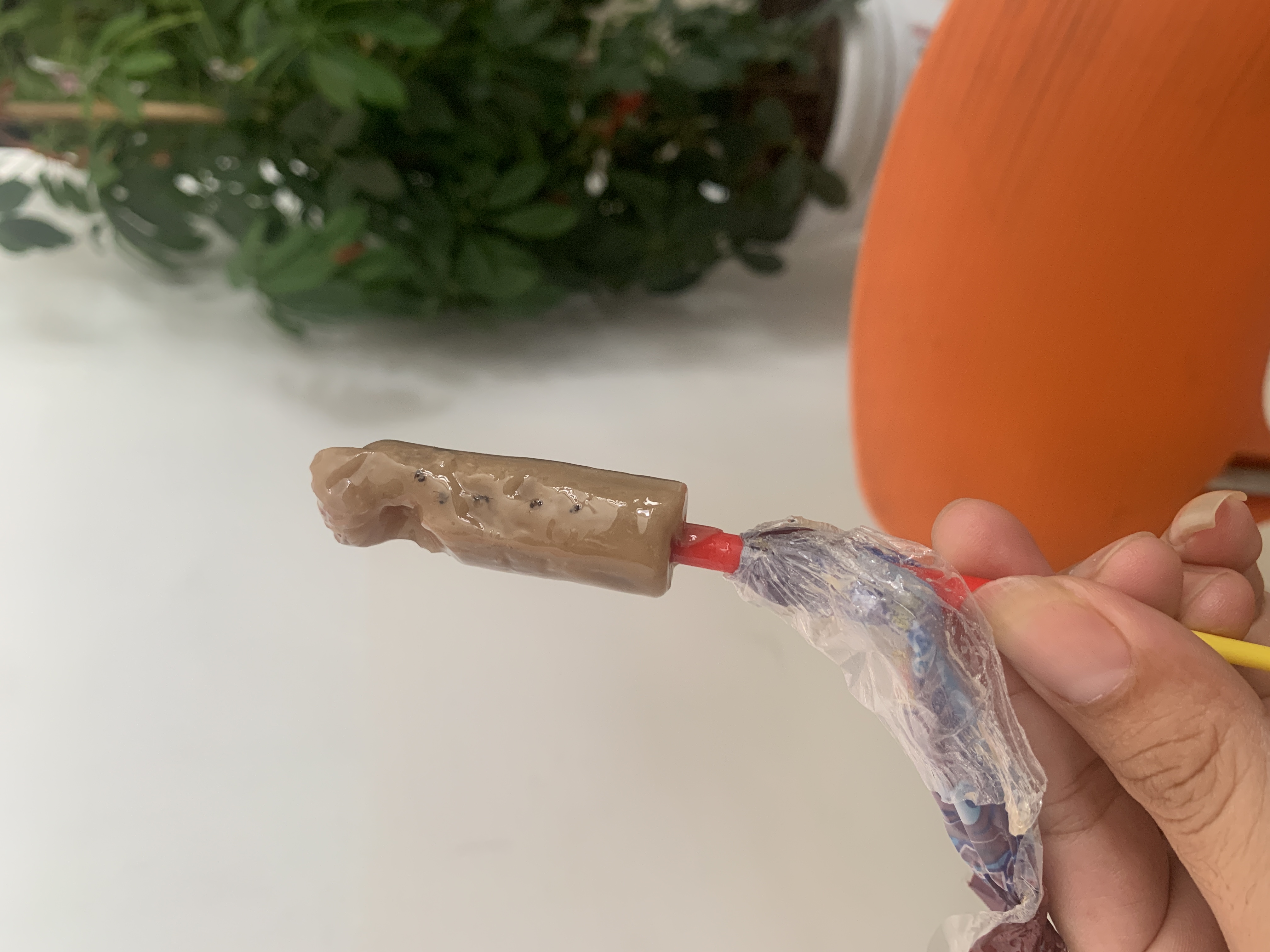 孩子刚买两元一个的棒棒糖里面居然有蚂蚁要不要去找商家