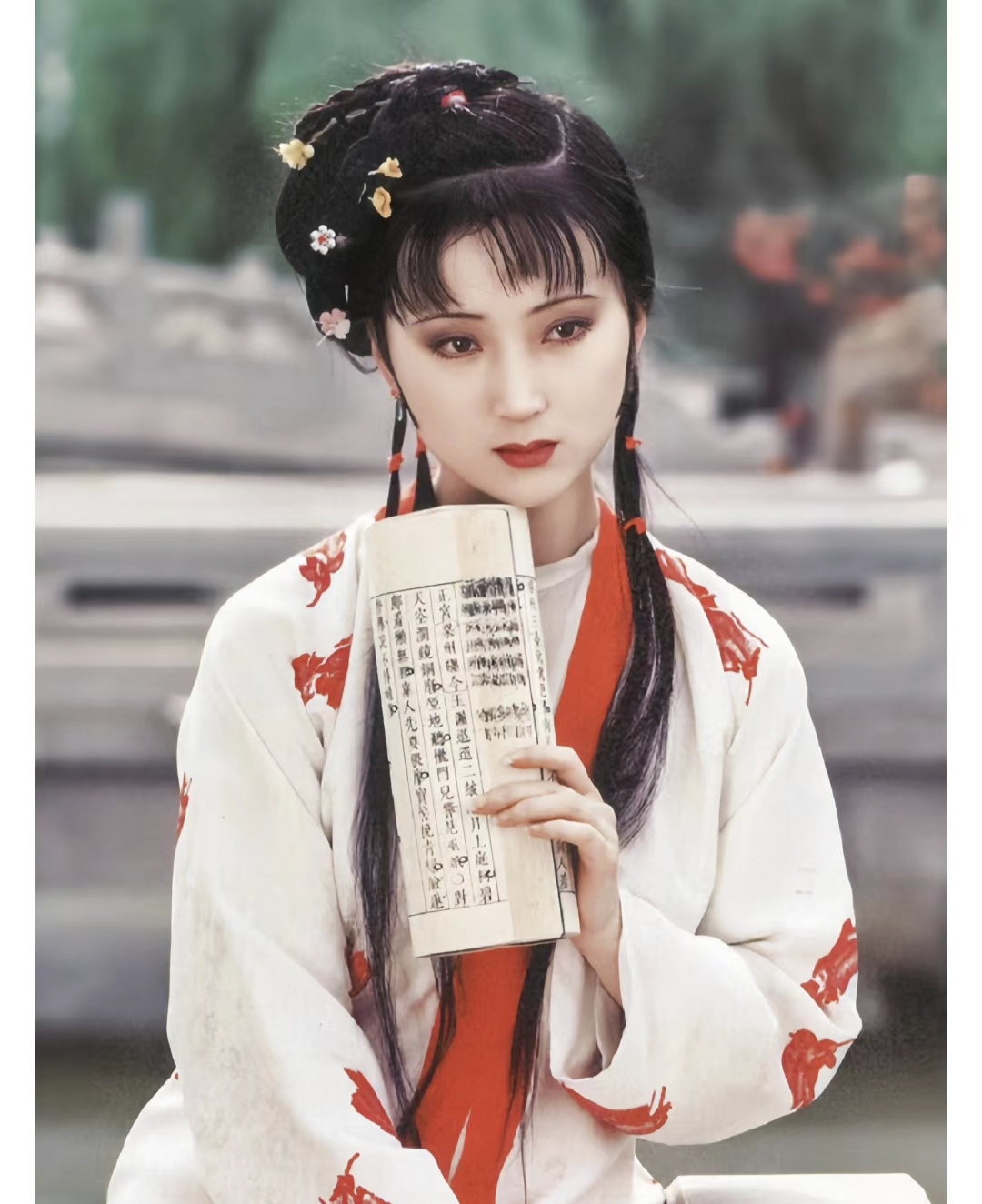 这使湘云产生心理落差,觉得自己受宠林黛玉贾湘云红楼梦湘云与黛玉