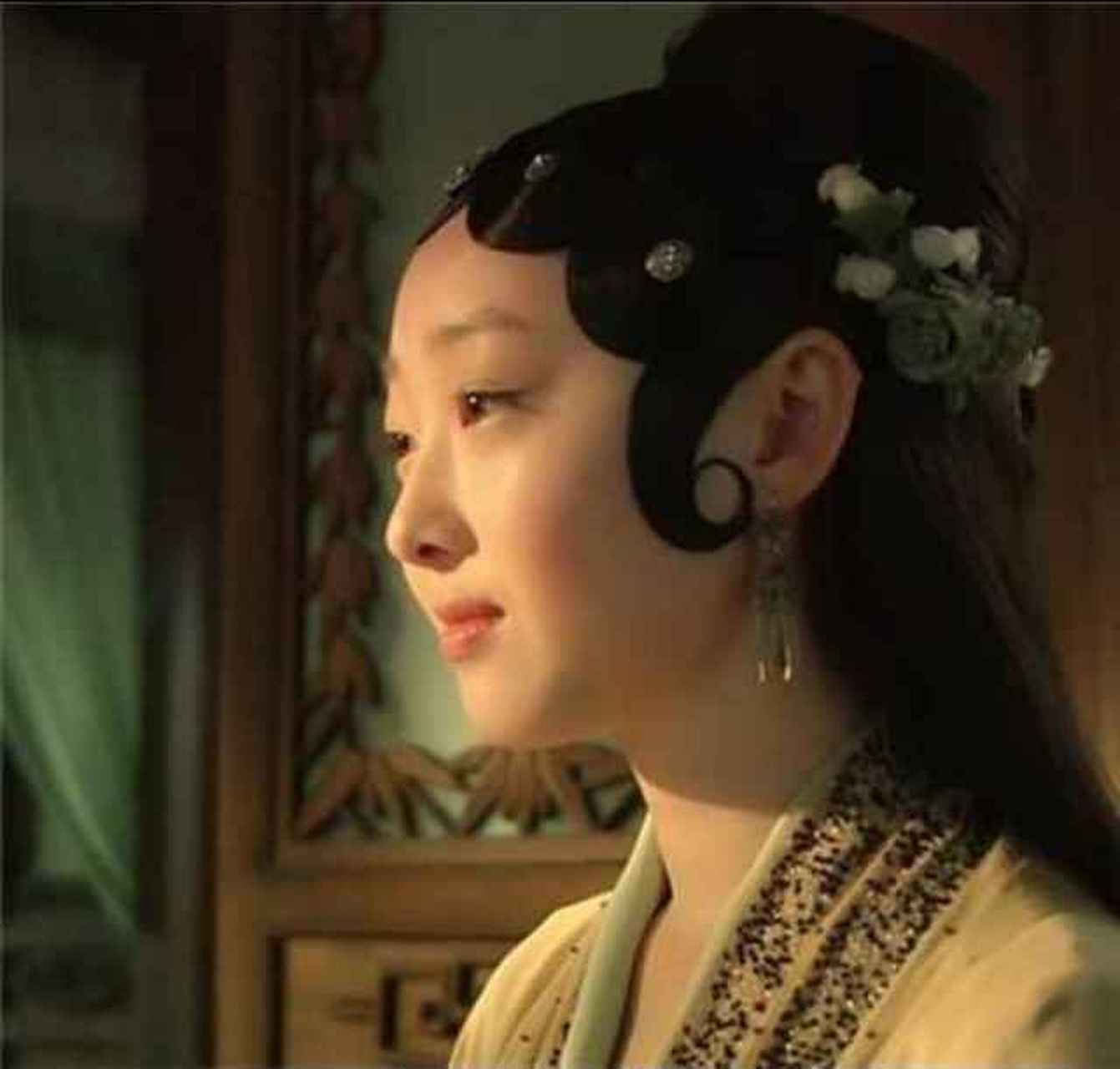 2010版《红楼梦》中,比较喜欢林黛玉的扮演者蒋梦婕,在剧中无论是五官