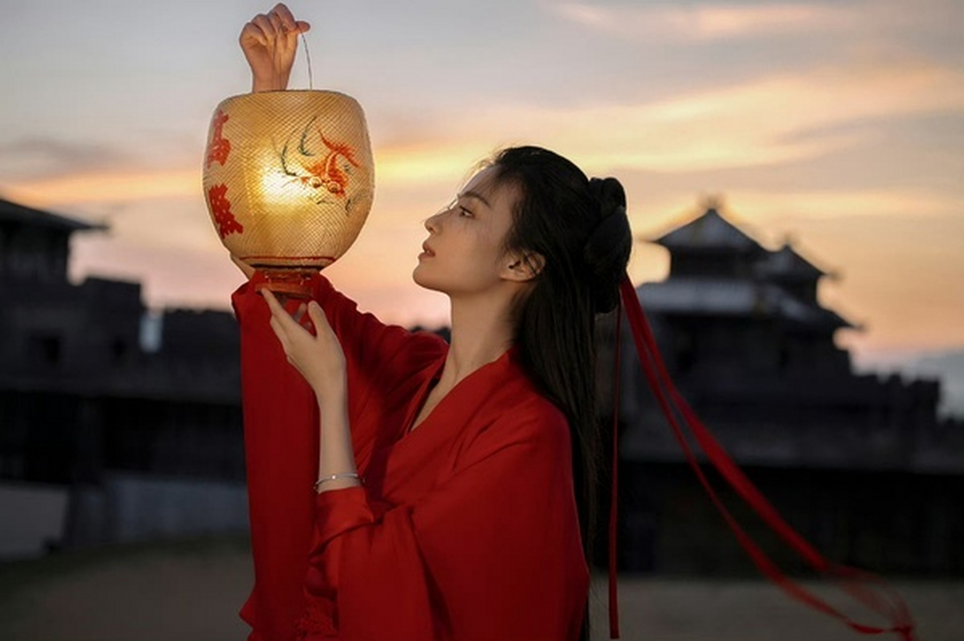 古装提灯美人!