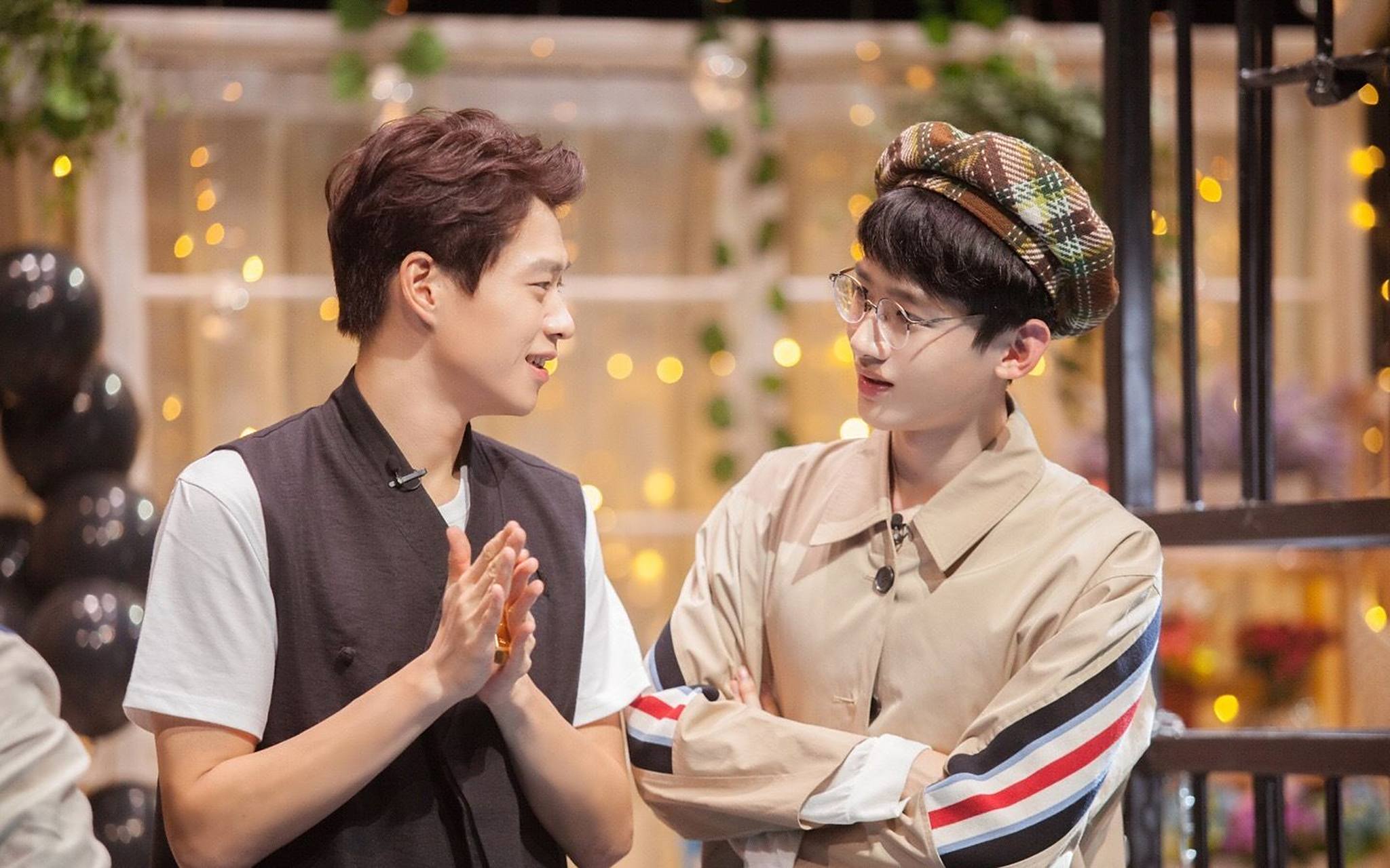 白敬亭魏大勋合拍跳舞!