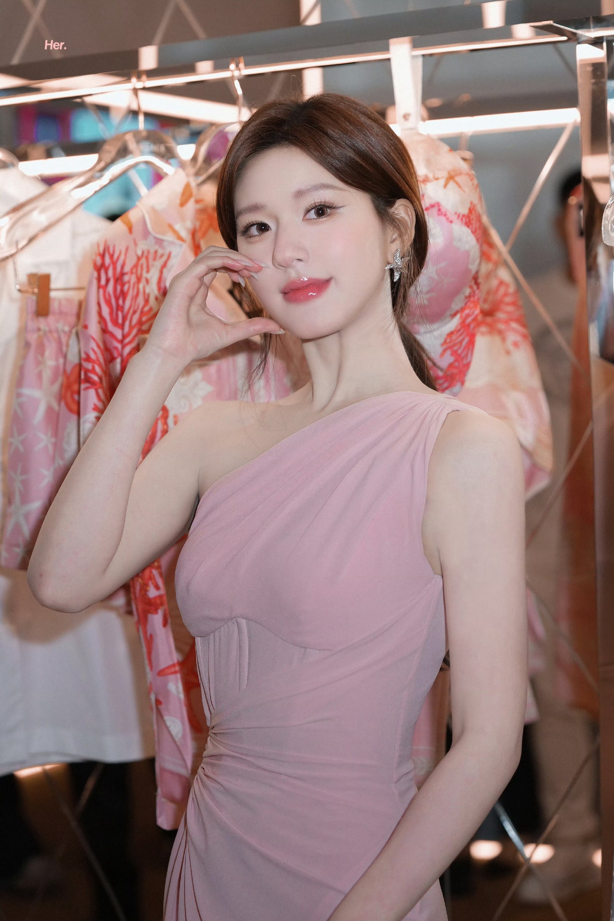 赵露思名媛千金风!