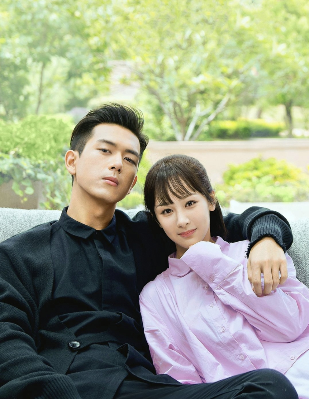 杨紫李现乔欣齐聚湖南卫视跨年晚会, 杨紫发合照说"朋友们都在身边