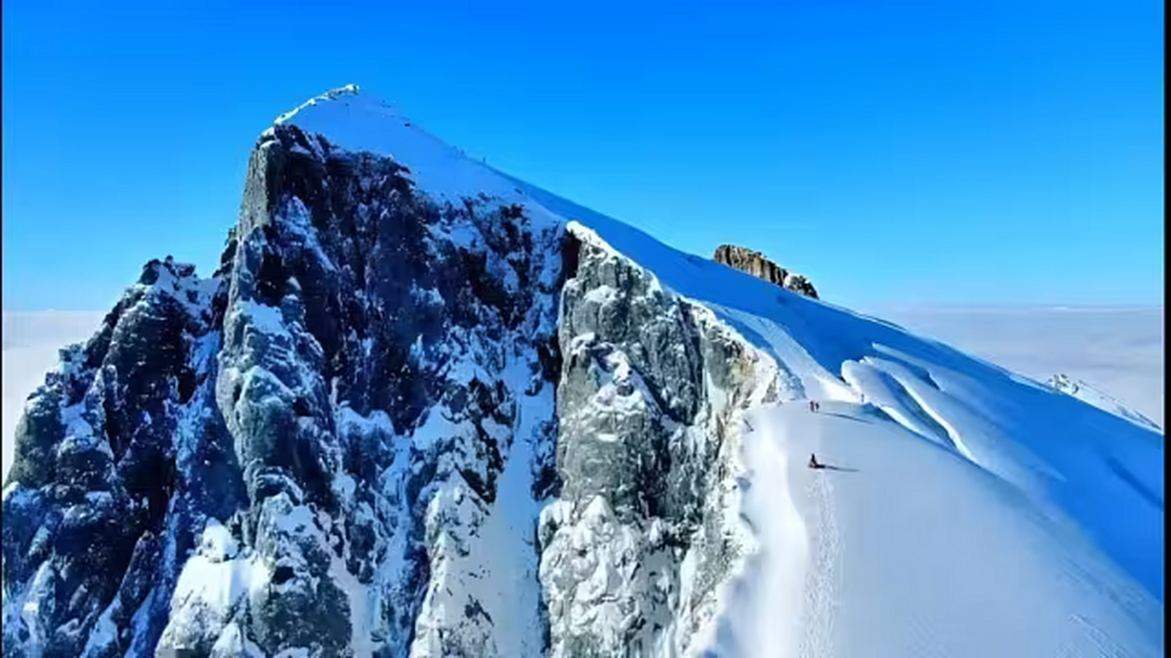 云南哈巴雪山图片