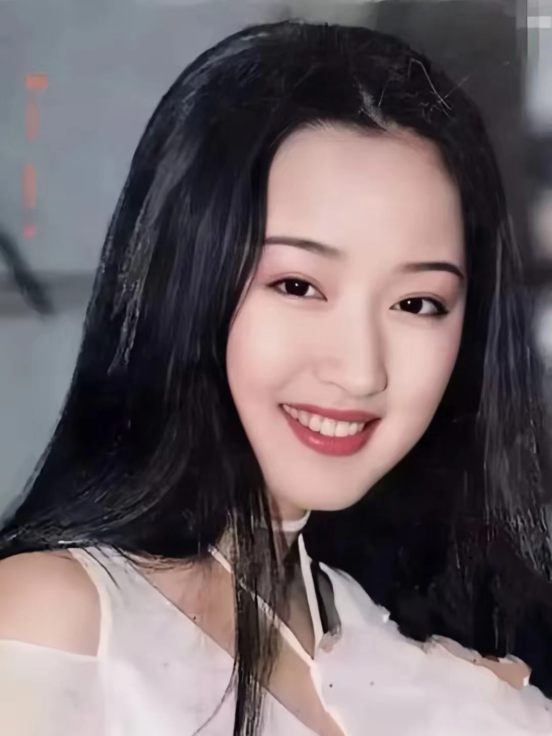 5月11日,54岁的"甜歌皇后"杨钰莹在别墅低调庆生